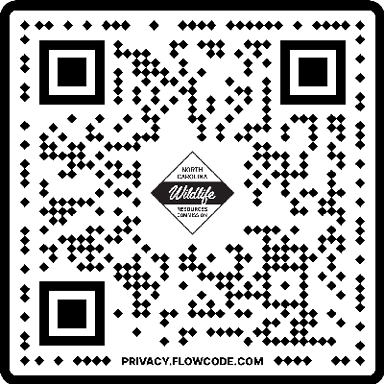 Scannable QR code with the North Carolina Wildlife Resources Commission logo at the center, linking to Spanish fishing regulations.
